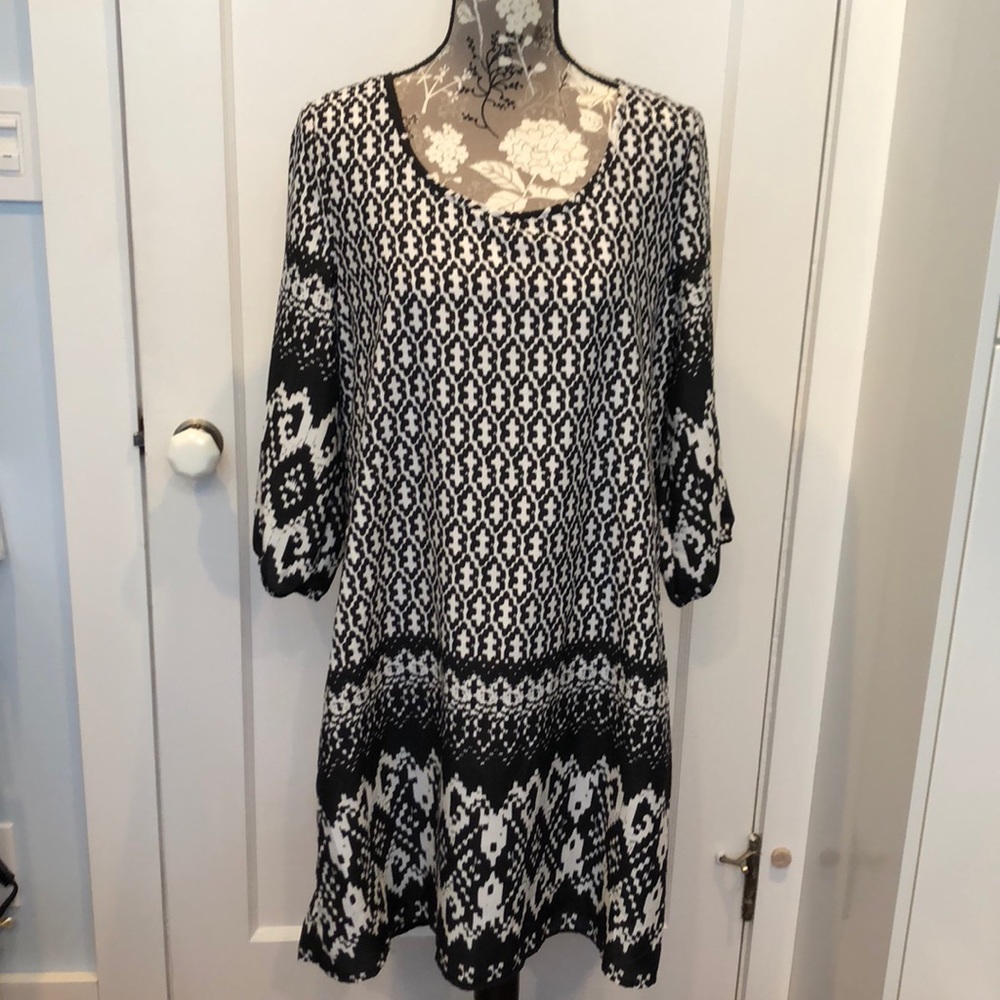 Persaya Black and White Dress